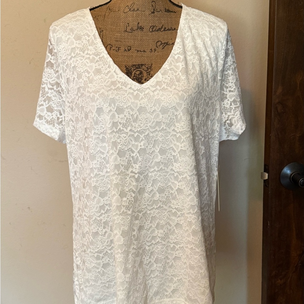 Elegant White Lace V-Neck Top